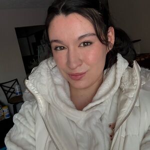 Meet your Posher, Raquel